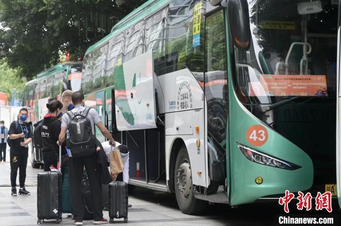 1月份冬窗可能会出现一个有趣的三角关系：皇马和瓦拉内、曼联和斯卡尔维尼、亚特兰大和德拉古辛，不过到目前为止，这些都只是假设。